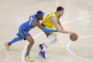 美媒公布新赛季十大后卫排名：SGA居首，东契奇紧随其后，库里位列第四，哈登排名第九。