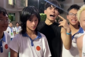 汕头女高中生篮球天赋展露无遗：360度拉杆上篮之外，更能抓筐完成勉扣。