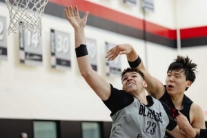 队记观察：杨瀚森在克林根身边恐难触顶，健康罗威的赛场影响力更胜一筹