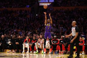 东契奇表示他一直很享受与文森特并肩作战，认为文森特的投射能力能为球队带来巨大助力。