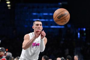 名记透露，迈阿密热火队正积极运作，计划腾出薪金空间，为备战2027年休赛期做准备，届时他们将有机会引进拥有天赋的球员。