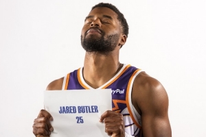 美记：太阳应留住贾里德-巴特勒，他具备NBA级别水准。