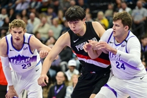 美记：杨瀚森移动&防守的问题会被对手针对 目前还没有变好的迹象