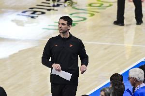 戴格诺特谈及提升空接配合：中锋具备挡拆后顺下进攻能力，此项技术仍在持续完善中。