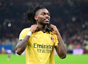 埃尔纳内斯：囧叔本赛季仅有两处失误，其一限制莱奥，其二安排他踢中锋。