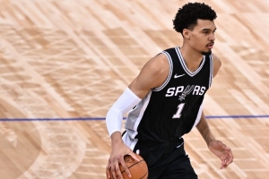 文班：很惊讶还有人讨论我的身高 我比其他人高 你们知道这个就行