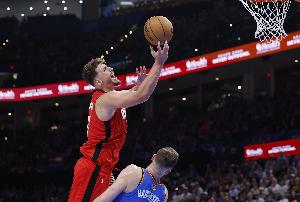 考辛斯：申京已是联盟前三中锋，但火箭仍需控卫，且必须把球交给杜兰特。