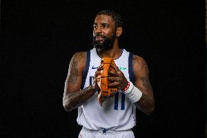 詹姆斯评论独行侠：欧文的健康是关键，球队阵容具备一定深度。