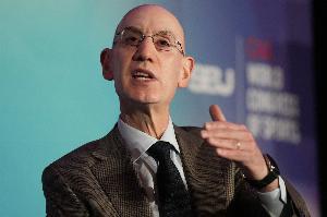 据记者透露，NBA正计划于2027年开启欧洲联赛，届时AC米兰和国际米兰这两支来自米兰的俱乐部均表达了参赛意向。