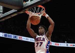 埃奇库姆与马克西合砍74分，揭幕战历史第二高，仅次于2020年哈登与伍德组合。