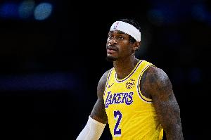 范德比尔特：下半场首发应早点热身，这很重要