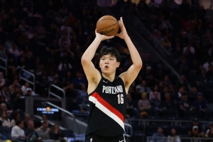 媒体人谈杨瀚森：对稚嫩的大个子来说慢慢适应NBA是正常的