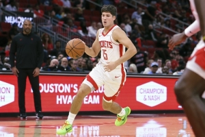 专家点评：曾看好谢泼德能复制马克-普雷斯的成功，但他如今在防守端屡遭对手针对。