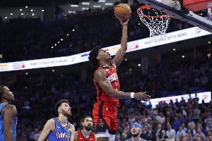 乌度卡透露，阿门遭遇小腿抽筋，但并无大碍，他本还想坚持继续比赛。