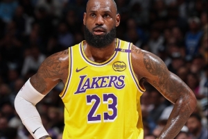 铁林：詹姆斯生涯临近尾声 错过赛季开局或将对其心理产生冲击