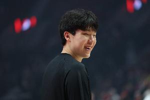 杨瀚森回应出场时间问题：这该问教练，我只需执行战术安排。