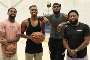 Shams：詹姆斯与马克西在拉文训练时起初感到背部不适，之后接受了检查。