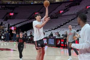 开拓者队前线记者小傅：赛季开局良好，吃一堑长一智。