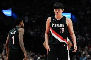 媒体人：胶着比赛下半场不让杨瀚森上也很正常 还是当下实力不够