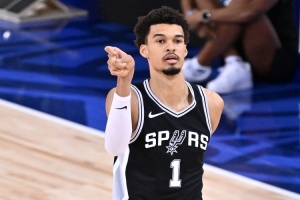 媒体人：地球人谁能阻止文班？少林寺的含金量可不是吹的