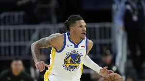 库里评述理查德德：他的加盟提升了球队的年轻活力，但其场上表现却老练稳健。