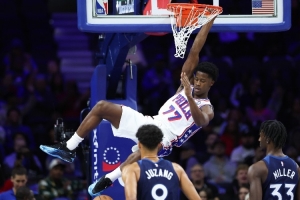 从电力匮乏的村庄到NBA探花秀，埃奇库姆的逆袭之路：首秀即惊艳世界！