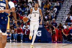 司机：文班亚马的打法如同电游模式，他恨不得把篮筐周围的一切都灌进篮筐。