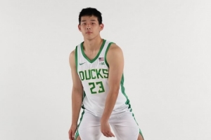 11中4！媒体人指出，林葳一贯采用外线干拔跳投的快速出手方式，只是这次未能命中。