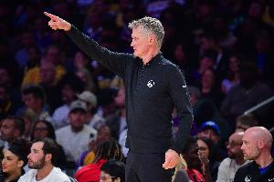 科尔：开拓者今晚完全压制了我们，让我们彻底失去了比赛节奏。