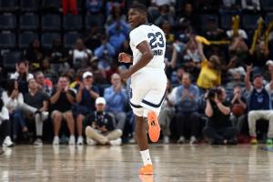 灰熊队通过交易送出杨瀚森及3个选秀权，换来的11号秀科沃德表现出色，三分球6投6中砍下27分，正负值高达+36。