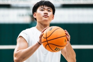 媒体人：王俊杰是核心球员 赵维伦在NCAA的处境和瀚森在NBA的类似