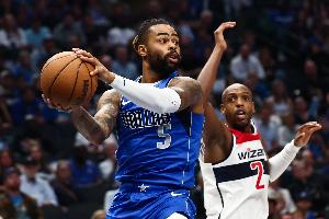 第三节39-25！拉塞尔：上半场失误过多，减少失误便能打开局面。