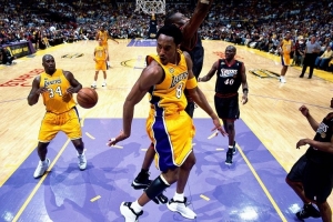 霍里：科比并非不传球，只是不传给投篮能力差的队友；你必须先赢得他的信任。