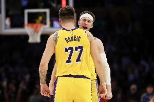 里夫斯单场至少50分11板9助 过去40年第四人&比肩东契奇威少哈登