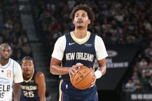 普尔评价华盛顿球迷氛围沉寂如丧，而鹈鹕球迷则如同勇士拥趸般热情高涨。