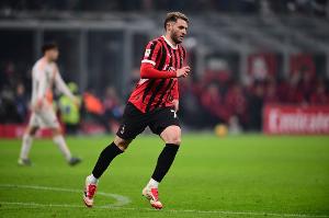 意媒报道：因希门尼斯迟迟未能取得进球，阿莱格里已对其失去耐心，米兰计划在冬季转会窗口引进一名新的中锋。