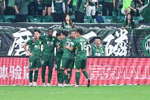 记者：民企背景的球队大多未能延续，而国安所面临的局面更为复杂。