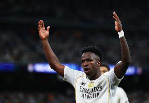 记者：德比赛后，阿隆索也曾向维尼修斯表示祝贺，此举未在更衣室引发不满。