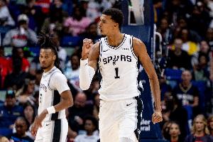 名记：文班亚马若想赢得MVP，唯一可能阻碍他的因素或许是无法打满65场比赛。