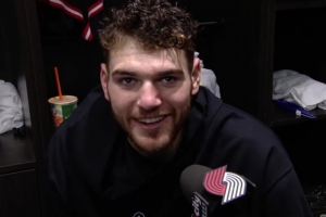 克林根：我的职责是守护篮筐、保持防守阵型，同时积极抢下篮板并为球队创造更多进攻机会。