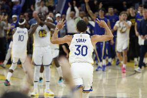 ESPN最新战力榜出炉：雷霆高居榜首，勇士跃升至第3，快船位列第7，火箭与湖人则分居第11和第12位。