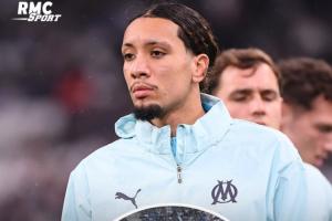 官方确认，马赛中场球员在比赛中突然晕倒，但幸运的是并无大碍，事发时其意识并未丧失。