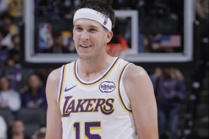 里夫斯坦言，自己爱上篮球是受哥哥影响，父母也曾是篮球运动员，这一切都让他觉得，他与篮球的缘分是命中注定。