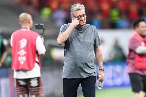 记者谈伊万：功成身退留下一地鸡毛，中国足球为他的高薪买了单