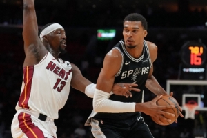 周四竞彩篮球前瞻：黑马潜质尽显，热火状态正佳；马刺延续强势，佳绩频传