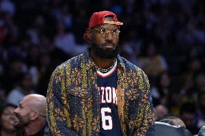 与詹姆斯讨论过退役吗？安东尼回应：尚未，这正是一个非常敏感的时期。