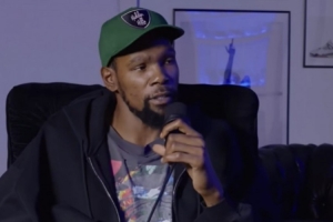 女主持称男性60岁仍可生育，KD则举例：罗伯特·德尼罗80岁当爸爸。