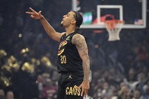 米切尔盛赞泰森：他值得所有人的喝彩，始终在探索中进步，如今表现愈发出色。