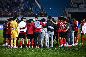 津媒指出，亚泰降级既有外部因素，但更关键的是自身存在问题，阵容存在缺陷且外援引进出现失误。