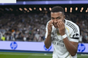 姆巴佩在进球后选择这样庆祝，是为了兑现赛前对一个11岁患病孩子的承诺。